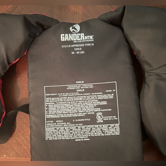 Child’s Red Gander mountain life vest. - Picture 2 of 3